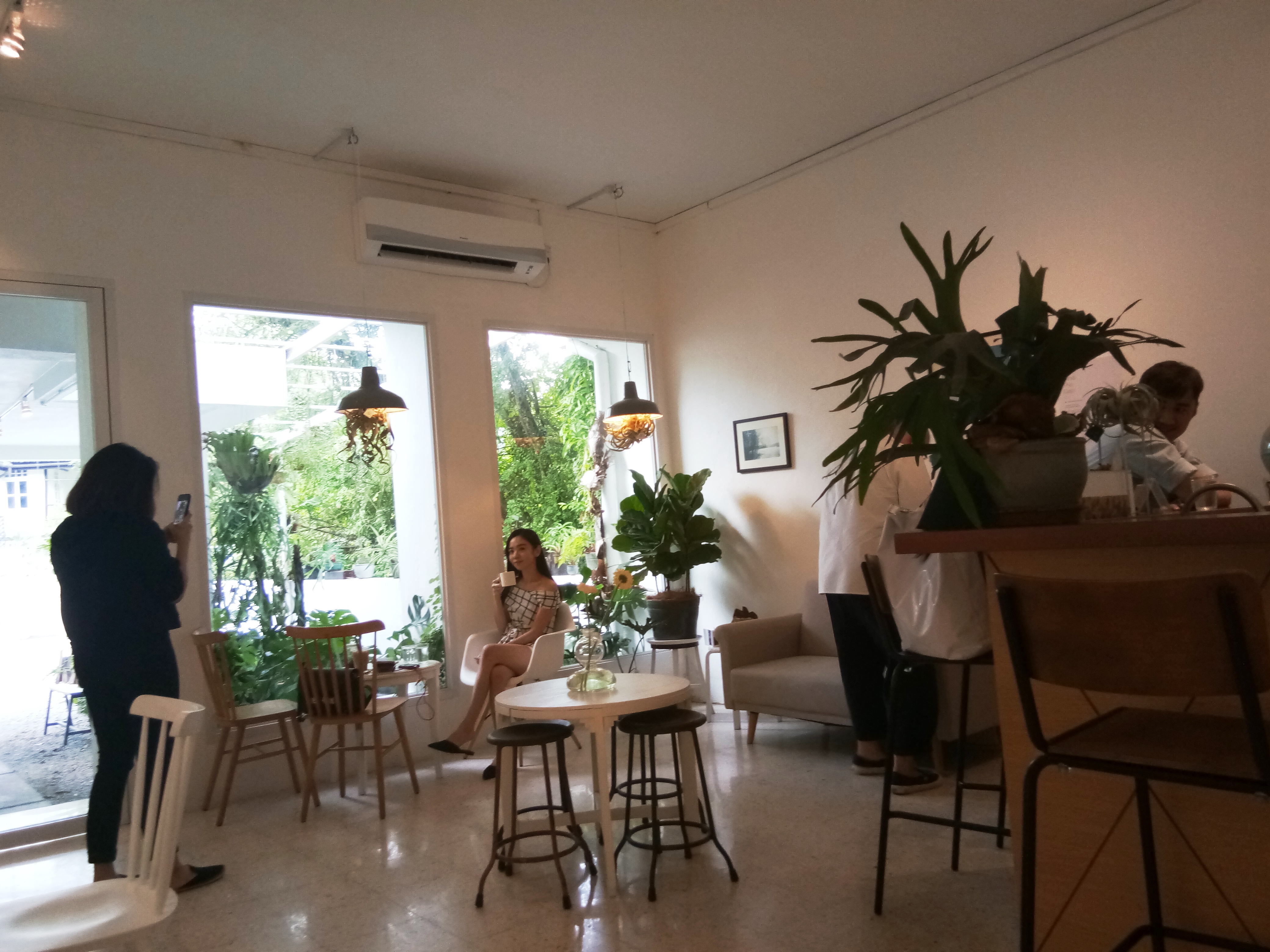 可以邀三五好友前来聚首，或是一个人来看书喝咖啡当文青，甚至是拍照打卡也很适合呢。-杨琇媖摄-