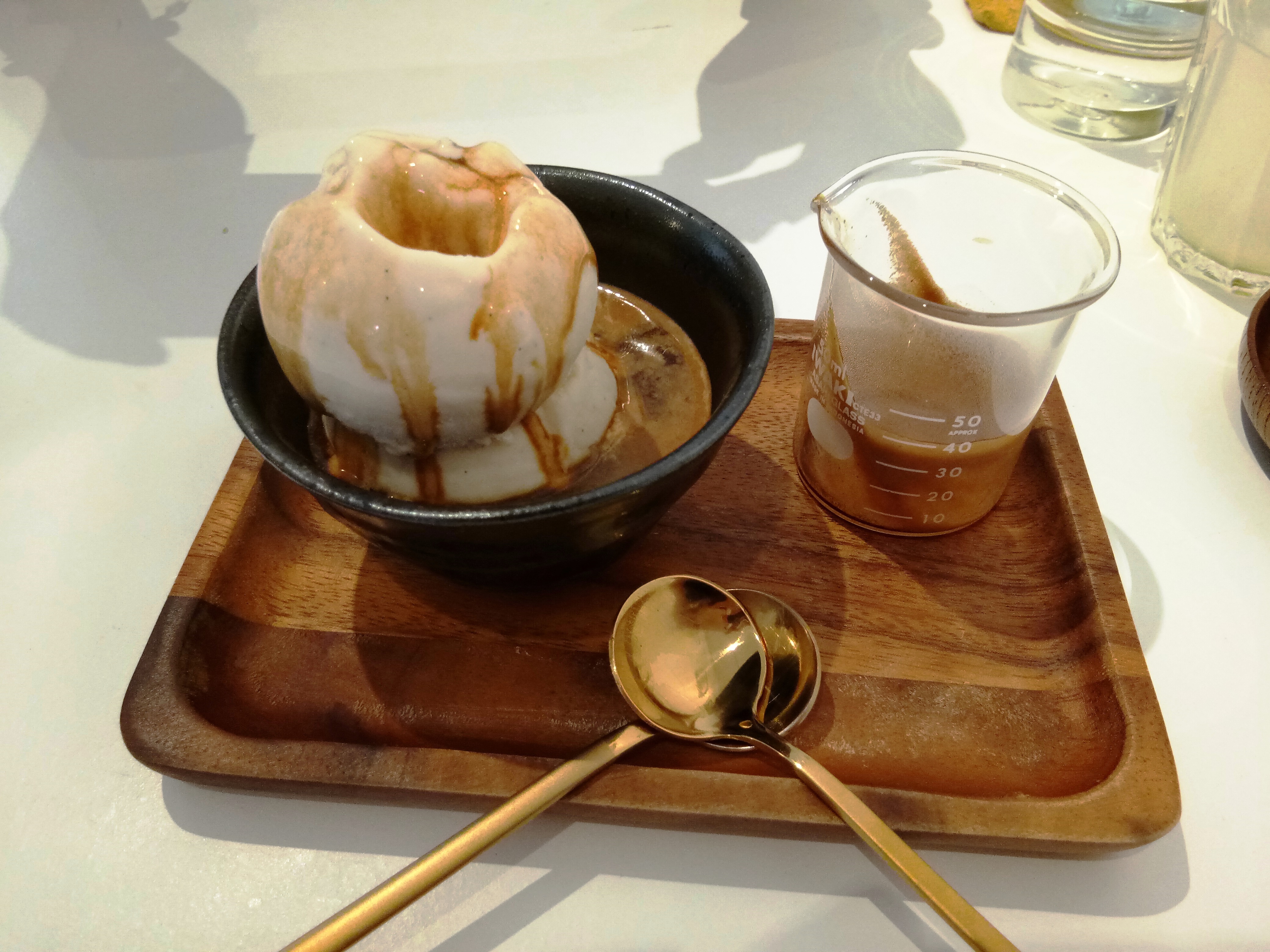 美味的意式浓缩咖啡阿芙佳朵（Espresso Affogato）。-杨琇媖摄-