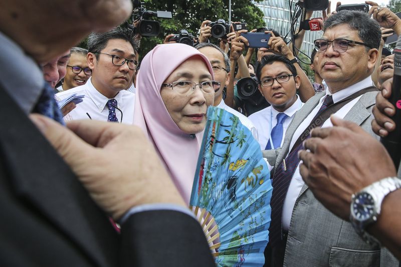 Opposition leader, Datuk Seri Dr Wan Azizah Wan Ismail speaks to the media outside the Bank Negara building in Kuala Lumpur August 3, 2017. u00e2u20acu2022 Picture by Yusof Mat Isa