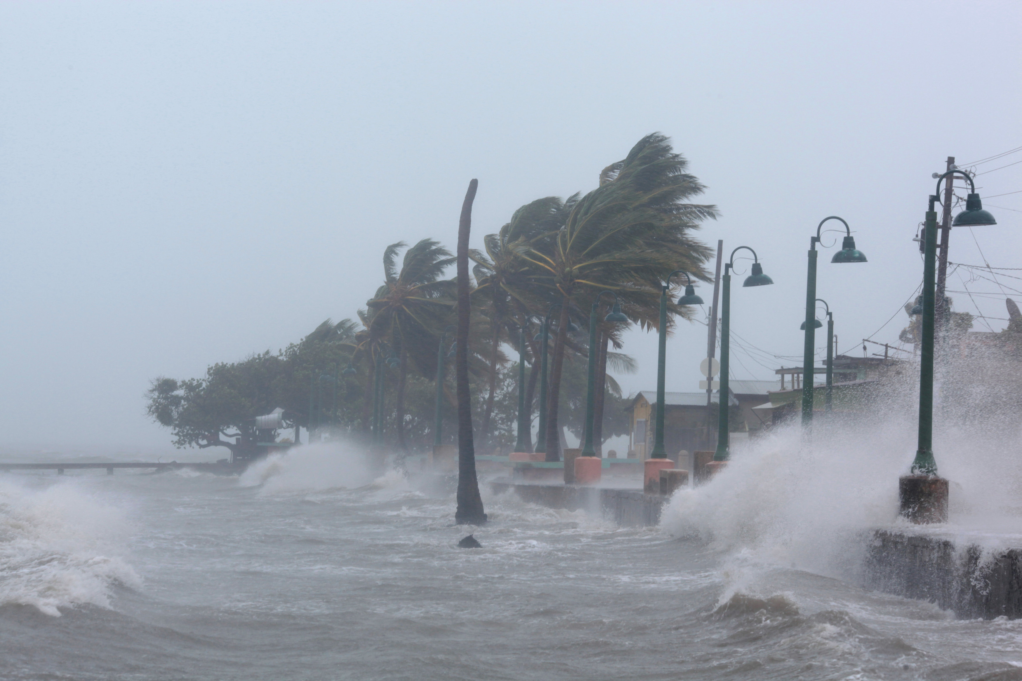 艾玛吹袭圣巴特岛及圣马丁岛，造成严重损坏。-路透社-