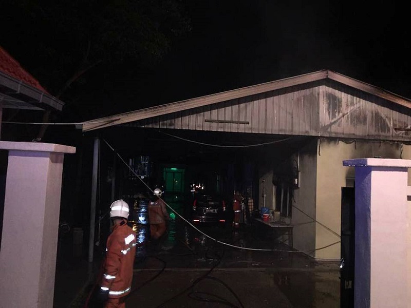 The fire destroyed more than 60 per cent of the Yayasan Sofa Astana tahfiz school at Raja Chengkau. u00e2u20acu201d Picture via Twitter/bombaJBPM