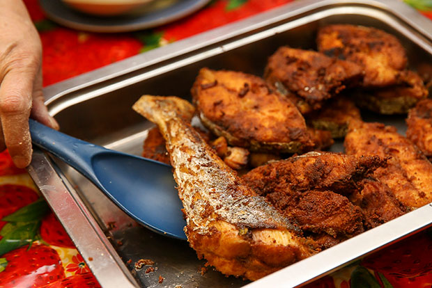 顾客喜爱的Tenggeris煎鱼。-Choo Choy May摄-