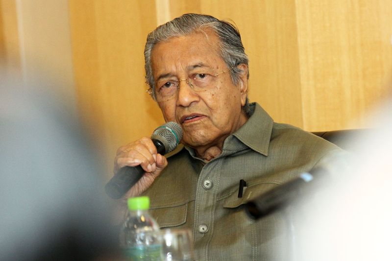 Mahathir speaks during a town hall session at the Perdana Leadership Foundation in Putrajaya on September 6, 2017. u00e2u20acu201d Picture by Miera Zulyana 