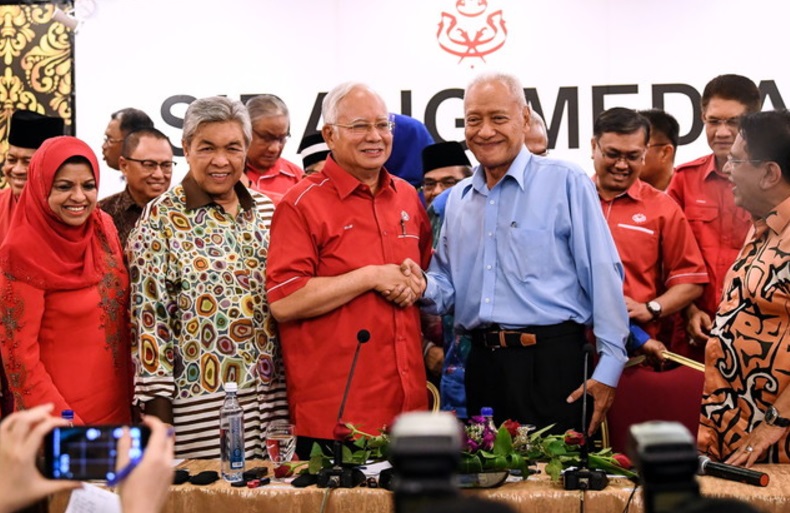 An online news portal had quoted a source saying that Muhammad was supposed to appear with eight elected representatives with him at Datuk Seri Najib Razaku00e2u20acu2122s press conference on Sunday, and that the plan was aborted at the very last minute. u00e2u20acu201d Bernama 