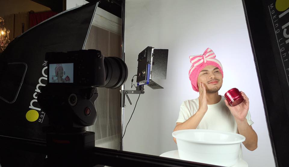 虽然不明白金美相找黄明志代言的动机是什么,但是论话题性的确是赢了。-摘自金美相官方FB-