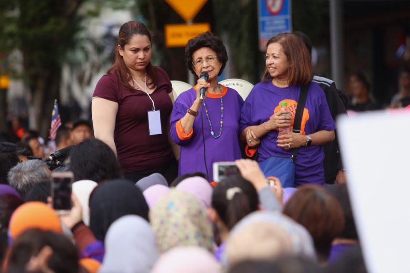 Tun Dr Siti Hasmah (centre) speaks to the crowd gathered near Maju Junction, Kuala Lumpur on September 10, 2017 to demand for an end to toxic, violent and sexist politics in the country. u00e2u20acu2022 Picture by Choo Choy May
