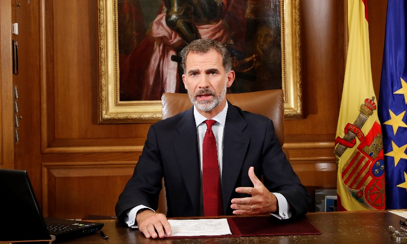Spain's King Felipe gestures as he make an statement at Zarzuela Palace in Madrid, Spain, October 3, 2017. Casa de SM El Rey/Francisco Gomez Handout via REUTERS ATTENTION EDITORS - THIS IMAGE HAS BEEN SUPPLIED BY A THIRD PARTY. NO RESALES. NO ARCHIVE.