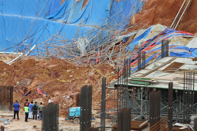 Penang Fire and Rescue Department director Saadon Mokhtar said the search was ongoing for 11 more people believed to be still buried underneath the muddy soil. u00e2u20acu201d Picture by KE Ooi
