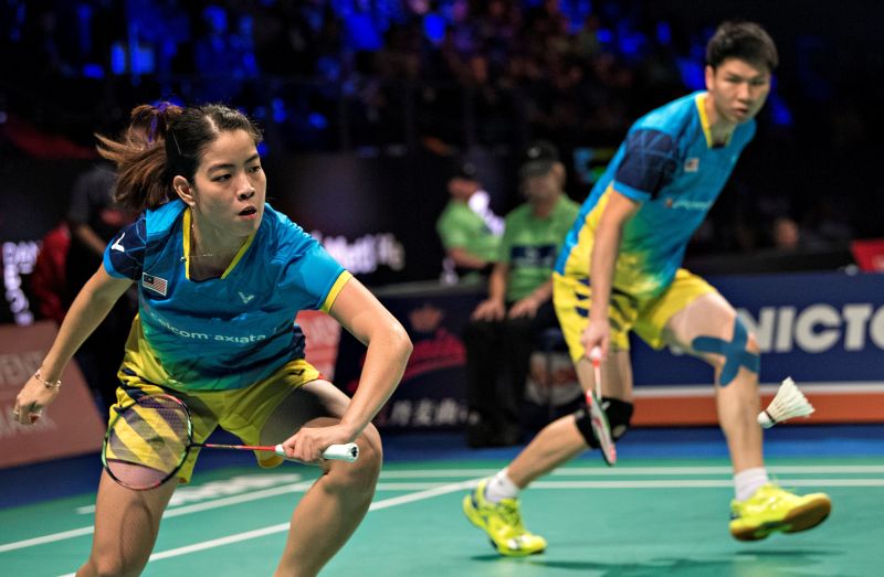 Goh Soon Huat (left) and Shevon Jemie Lai (right) of Malaysia in their mixed doubles semi-final match against Zheng Siwei and Chen Qingchen of China at the Danisa Denmark Open in Odense, Denmark, Oct 22, 2017. u00e2u20acu201d Reuters picnn