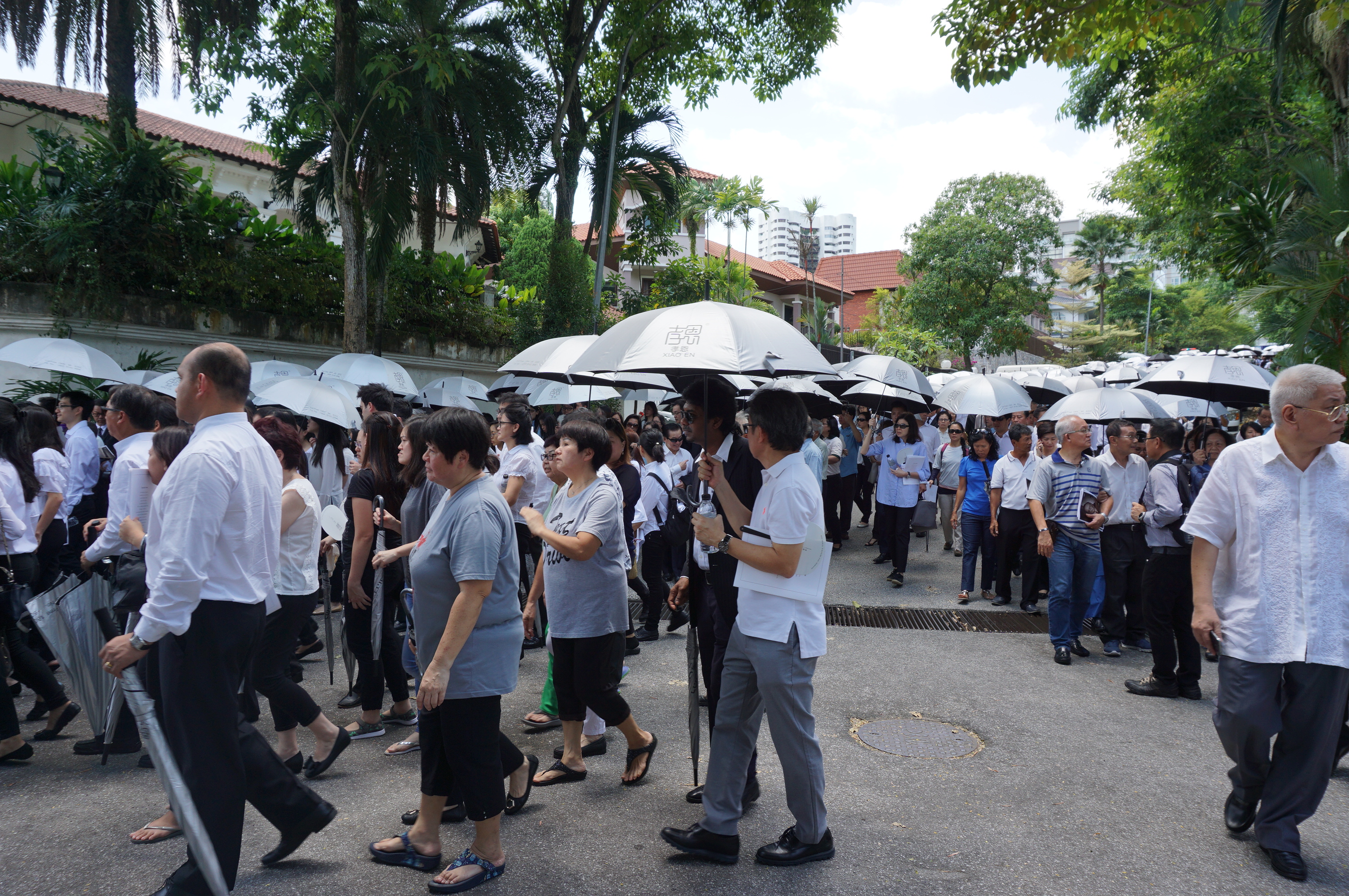 千人送杨忠礼最后一程，场面壮观。-M中文网-