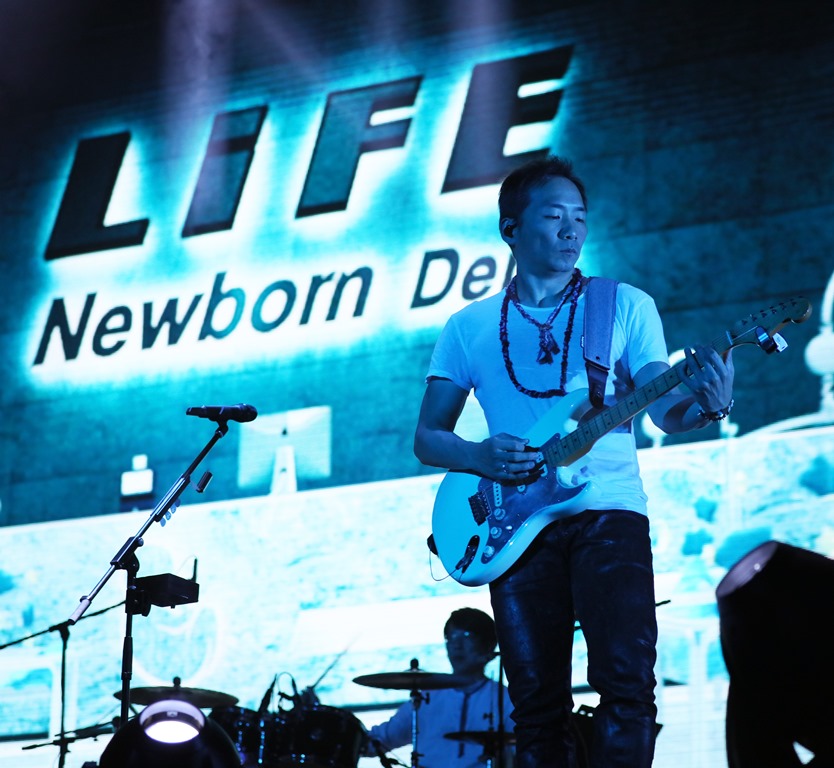 只是石头有后援会让五月天其余团员拈酸吃醋了。-相信音乐BinMusic提供-