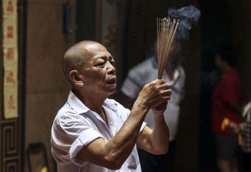 A Chinese devotee offers prayers at a temple in Kuala Lumpur during the Nine Emperor Gods Festival October 26, 2017. u00e2u20acu201d Picture by Yusof Mat Isa