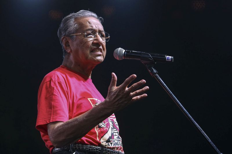 Tun Mahathir Mohamad speaks during a rally in Petaling Jaya, October 14, 2017. u00e2u20acu201d Picture by Yusof Mat Isa
