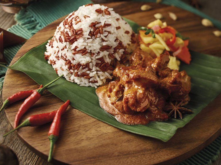 跟椰浆饭很相似的达岗饭，特色在那个饭是加了普通米和糯米一起煮。