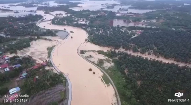 An aerial view shows the banks of a river overflowed after floodwater rose in Kubang Semang, Bukit Mertajam in this still image from a video obtained from social media November 5, 2017. u00e2u20acu201d Hizrat/Xero Photography via Reuters