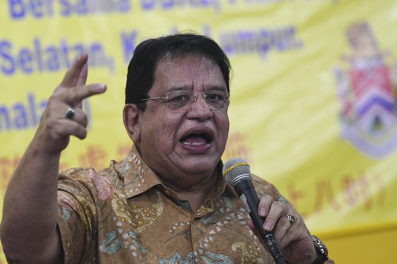 Menteri Wilayah Persekutuan Datuk Seri Tengku Adnan Tengku Mansor ketika berucap pada Majlis Perjumpaan Pemimpin Bersama Rakyat di Jalan Gempita 2 Taman Salak Selatan 24 November, 2017. u00e2u20acu201d Foto Bernama