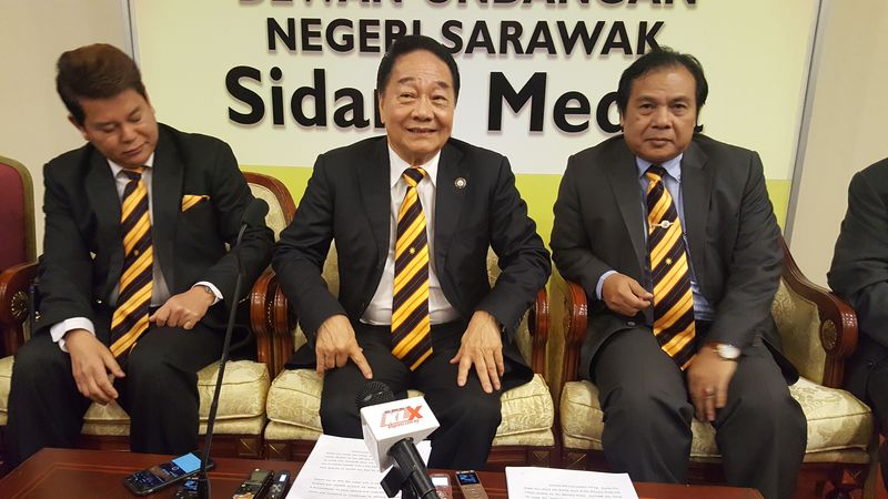 United People's Party (UPP) president Datuk Seri Wong Soon Koh (centre) warns of the dire consequences if UPP and SUPP do not work together in the coming general election, November 16, 2017. u00e2u20acu201d Picture by Sulok Tawie