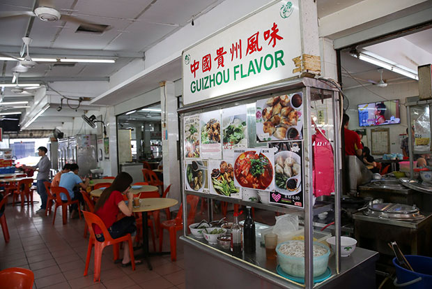 Chris两夫妇已经经营了这个档口一年多。-Choo Choy May摄-