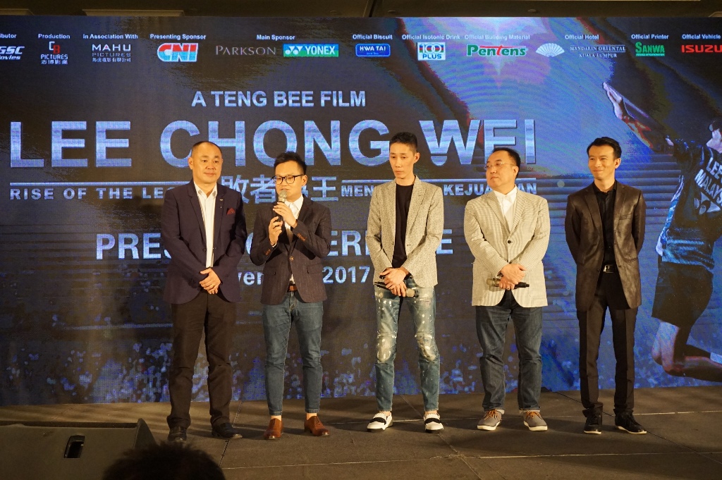 导演马逸腾（左二）与电影顾问监制胡仲光（右二）与出席者分享《李宗伟》这部电影。-M中文网摄-