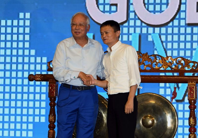 Datuk Seri Najib Razak officiates the groundbreaking ceremony, together with Alibaba Founder Jack Ma, for the KLIA Aeropolis DFTZ Park. u00e2u20acu2022 Bernama pic