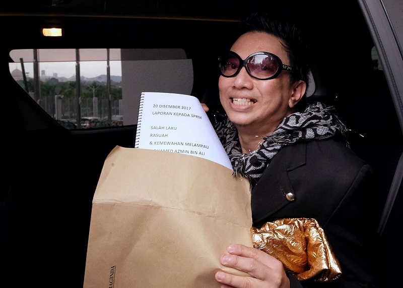 Azwan Ali, the younger brother of Selangor Mentri Besar Datuk Seri Mohamed Azmin Ali, arrives at the MACC headquarters in Putrajaya December 20, 2017. u00e2u20acu201d Bernama pic