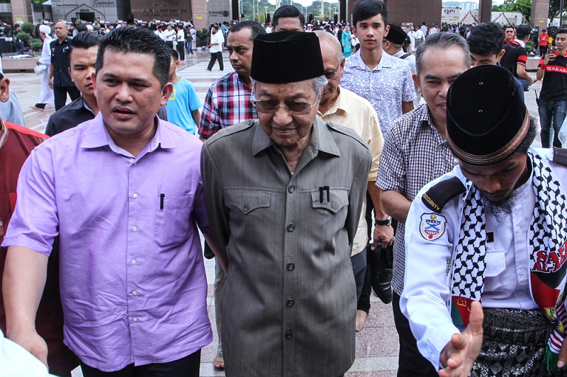 Former prime minister Tun Dr Mahathir Mohamad arrives at the u00e2u20acu02dcSave Jerusalemu00e2u20acu2122 solidary rally in Putrajaya December 22, 2017. u00e2u20acu201d Picture by Shafwan Zaidon