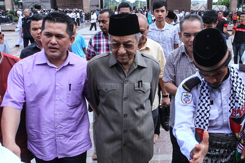 Former prime minister Tun Dr Mahathir Mohamad arrives at the u00e2u20acu02dcSave Jerusalemu00e2u20acu2122 solidary rally in Putrajaya December 22, 2017. u00e2u20acu201d Picture by Shafwan Zaidon