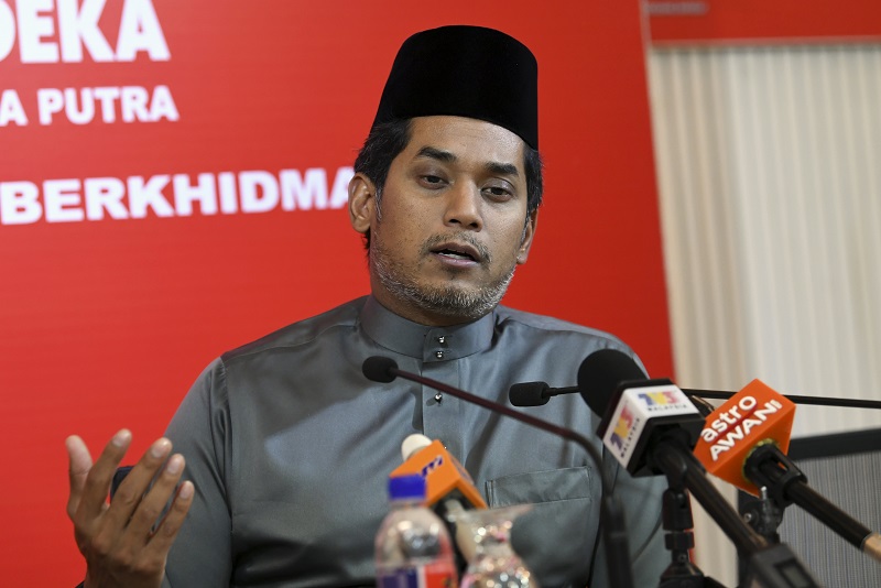 Ketua Pemuda Umno Khairy Jamaluddin ketika sidang media mengenai Perhimpunan Agung Umno di Pusat Dagangan Dunia Putra di Kuala Lumpur 3 Disember, 2017 . u00e2u20acu201d  Foto Bernama