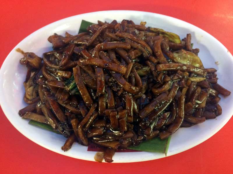 刚炒好的热腾腾福建面放上香蕉叶，不仅香气更浓郁还有着不一样的风味。-摘自网络-