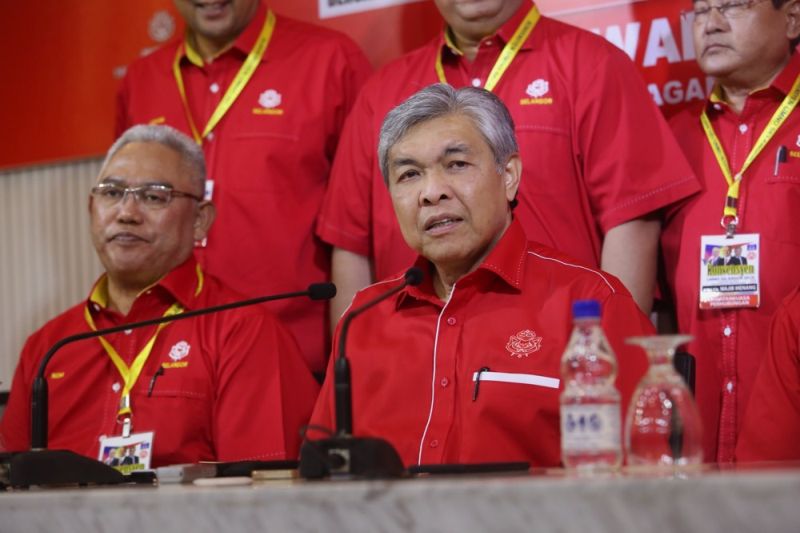 Deputy Prime Minister Datuk Seri Dr Ahmad Zahid Hamidi (right) at the Selangor Umno convention at Dewan Merdeka, Putra World Trade Centre (PWTC) in Kuala Lumpur, December 2, 2017. u00e2u20acu2022 Picture by Choo Choy May