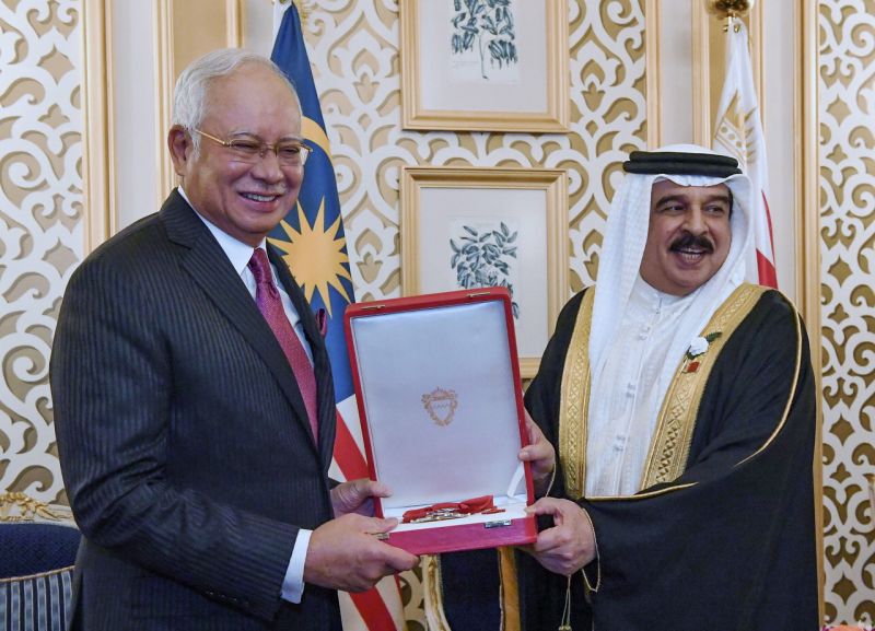 Datuk Seri Najib Razak menerima Anugerah Tertinggi Bahrain 'King Hamad Order for Development' oleh Raja Bahrain Raja Hamad Isa Al Khalifa di Istana Shaikh Hamad semalam, 15 Disember 2017. u00e2u20acu2022 Foto Bernama