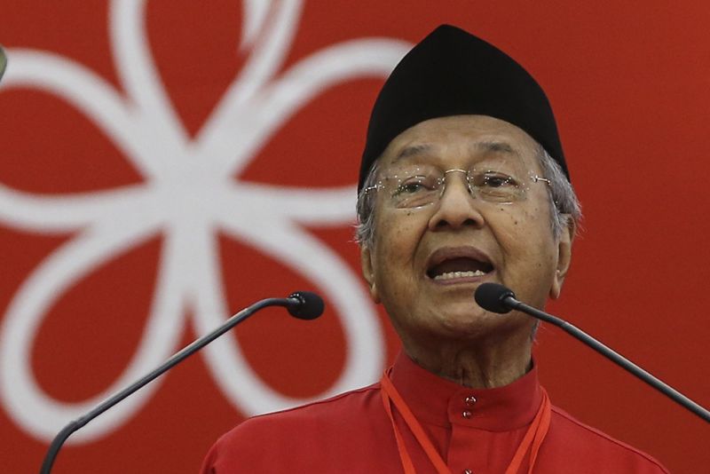 Tun Dr Mahathir Mohamad delivers his speech during Parti Pribumi Bersatu Malaysiau00e2u20acu2122s first annual general meeting in Shah Alam, December 30, 2017. u00e2u20acu2022 Picture by Azneal Ishak