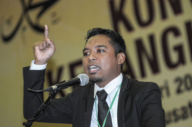 Gamis leader Faizzuddin Zai gives a speech during the Rise of the Ummah convention at the Malaysia Islamic Centre, January 13, 2018. u00e2u20acu201d Picture by Miera Zulyana