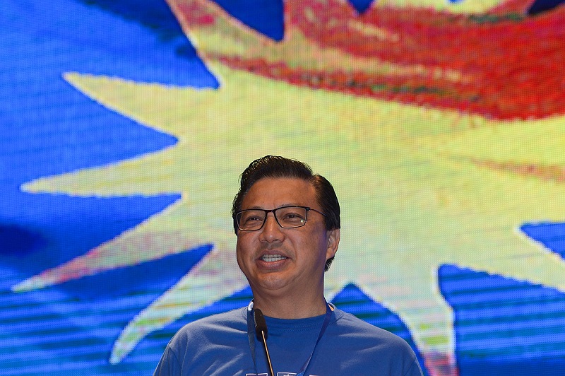 Datuk Seri Liow Tiong Lai speaks during the MCA-Gerakan u00e2u20acu02dcStronger Togetheru00e2u20acu2122 assembly in Kuala Lumpur January 6, 2018. u00e2u20acu201d Picture by Mukhriz Hazim