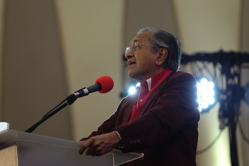 Tun Dr Mahathir Mohamad speaks during the Pakistan Harapan convention in Shah Alam January 7, 2018. u00e2u20acu201d Picture by Ahmad Zamzahuri