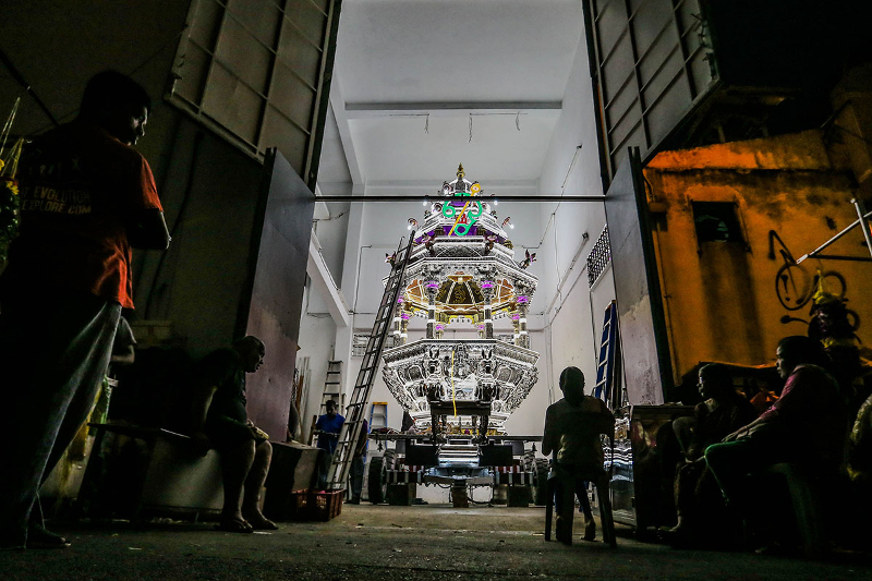 Hindus decorating the u00e2u20acu02dcchariotu00e2u20acu2122 that will bring Muruganu00e2u20acu2122s statue to the Thaipusam festival at the Sri Maha Mariamman Temple January 28, 2018. u00e2u20acu201d Picture by Hari Anggara 