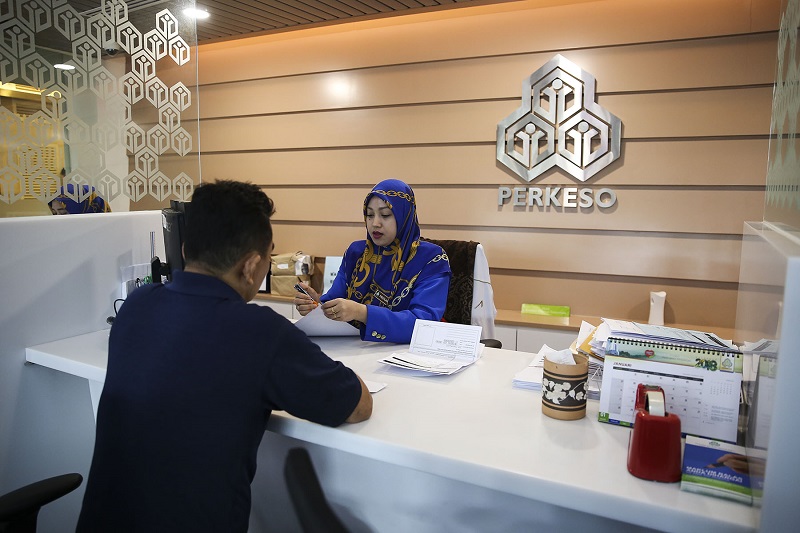 A Socso employee attends to a customer at Wisma Perkeso in Kuala Lumpur January 10, 2018. u00e2u20acu201d Picture by Yusof Mat Isa