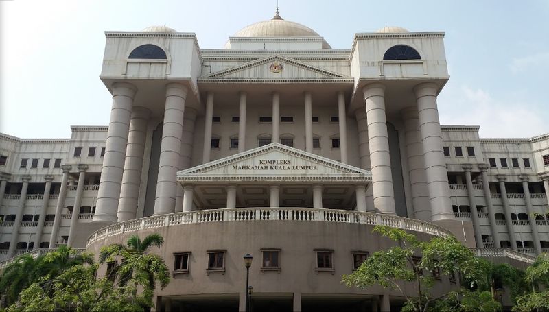 Mahkamah menjatuhkan hukuman penjara lima tahun bagi pertuduhan merompak dan penjara tiga tahun kerana menculik terhadap tertuduh. u00e2u20acu201d Paparan skin Google