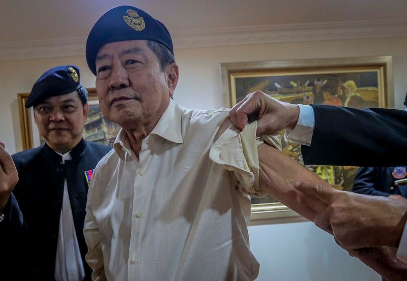 WO Patrick Lee ai Tong, 71 shows scar from a bullet during Malaysian Armed Forces Chinese Veterans Association press conference at The Boulevard Mid Valley City January 15, 2018. u00e2u20acu201d Picture by Firdaus Latif