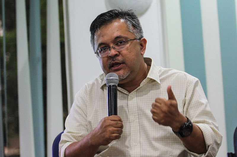 Ibrahim Suffian from Merdeka Centre speaks during the forum at Gerakbudaya, February 8, 2018.u00c2u00a0u00e2u20acu201d Picture by Shafwan Zaidon