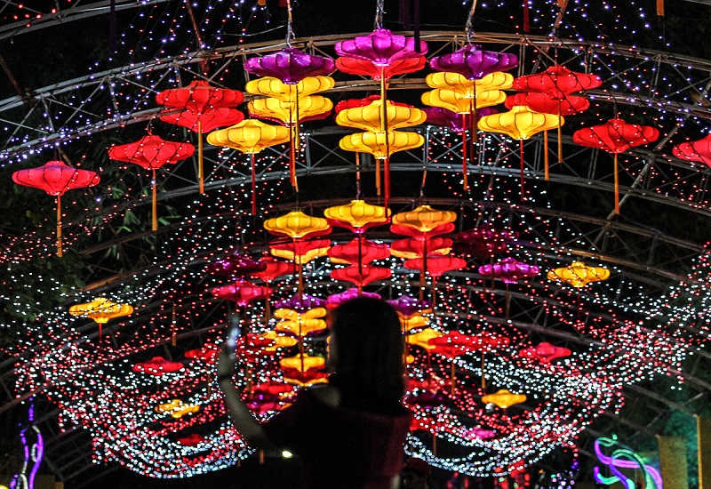 东禅寺在新春期间举办的灯会，已成为大马国内外游客在新年假期时的好去处。 -Shafwan Zaidon摄-