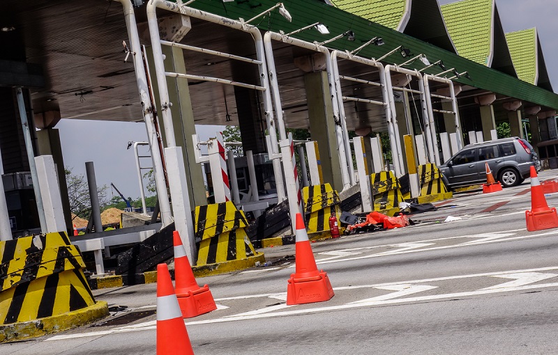 A general view of the Batu Tiga toll plaza in Shah Alam February 19, 2018. u00e2u20acu201d Picture by Shafwan Zaidonnn