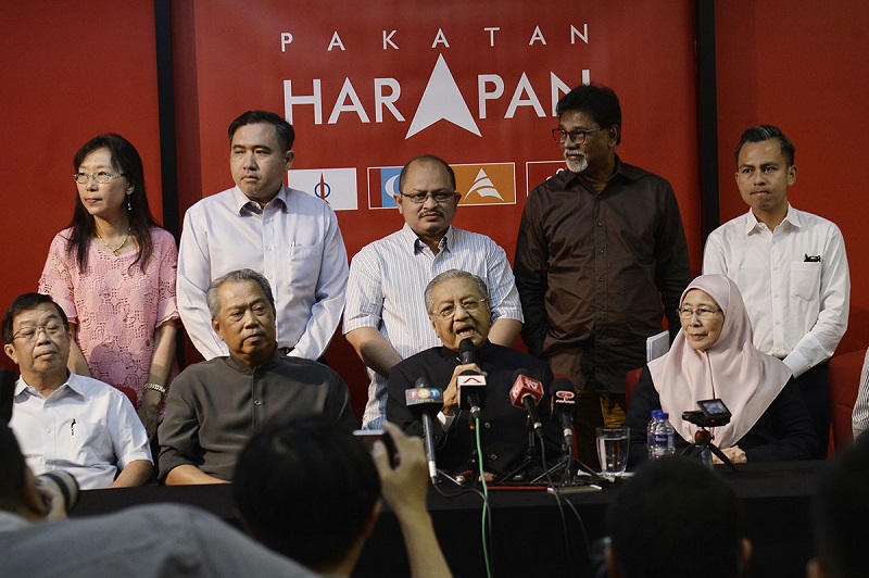 Pakatan Harapan chairman Tun Dr Mahathir Mohamad (front row, centre) speaks during a press conference in Kuala Lumpur February 27, 2018. u00e2u20acu201d Picture by Azinuddin Ghazali