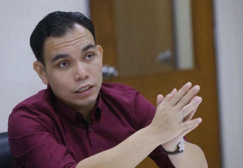 Syahredzan Johan addresses members of the media during a press conference at the Lembah Pantai Parliamentary Office, Kuala Lumpur February 7, 2018. u00e2u20acu201d Picture by Zuraneeza Zulkifli