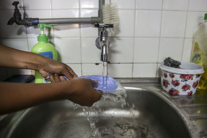 Water supply to the Keramat AU3 area in Hulu Klang was restored after days of water disruption, March 10, 2018. u00e2u20acu201d Picture by Yusof Mat Isa