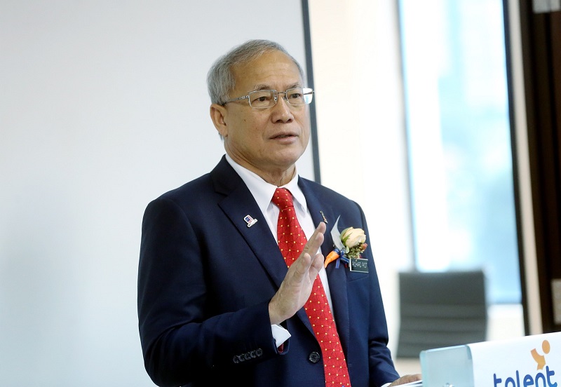 Human Resource Minister Datuk Seri Richard Riot Anak Jaem speaks during a press conference in Petaling Jaya May 15, 2017. u00e2u20acu201d Picture by Zuraneeza Zulkifli