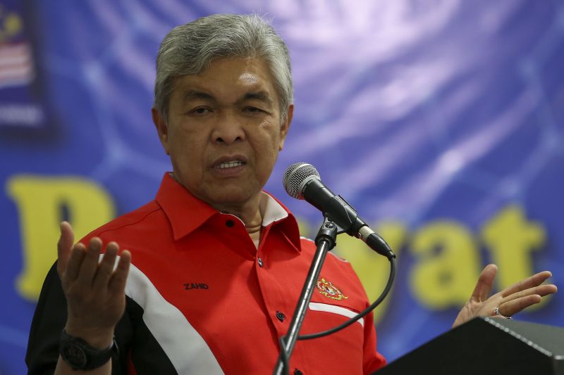 Datuk Seri Ahmad Zahid Hamidi speaks at the u00e2u20acu02dcSentuhan Rakyatu00e2u20acu2122 programme in Bandar Puncak Alam, Kuala Selangor today, March 21, 2018. u00e2u20acu2022 Picture by Yusof Mat Isa