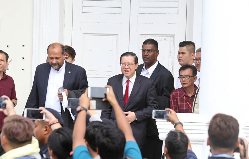 Penang Chief Minister Lim Guan Eng (centre) leaves the Penang High Court in George Town March 26, 2018. u00e2u20acu201d Picture by Sayuti Zainudin