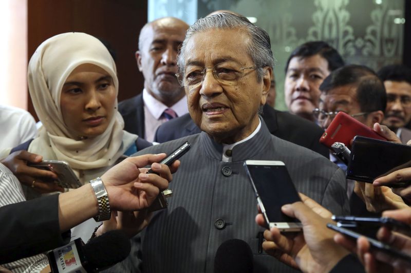 Pakatan Harapan chairman Tun Dr Mahathir Mohamad speaks to journalists at Parliament in Kuala Lumpur on March 27, 2018. u00e2u20acu2022 Picture by Yusof Mat Isa