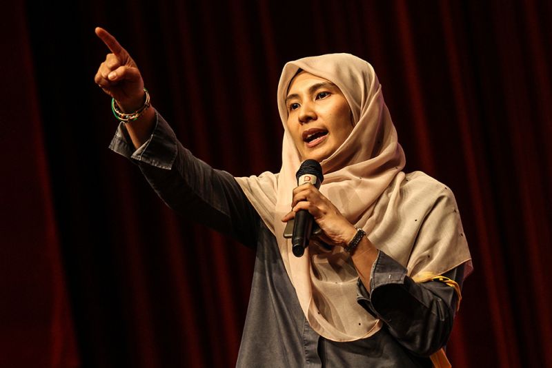 Lembah Pantai MP Nurul Izzah Anwar speaks during the Pakatan Harapan Lembah Pantai fundraising dinner at SJK (C) Chung Kwo in Kuala Lumpur March 29, 2018. u00e2u20acu2022 Picture by Miera Zulyana
